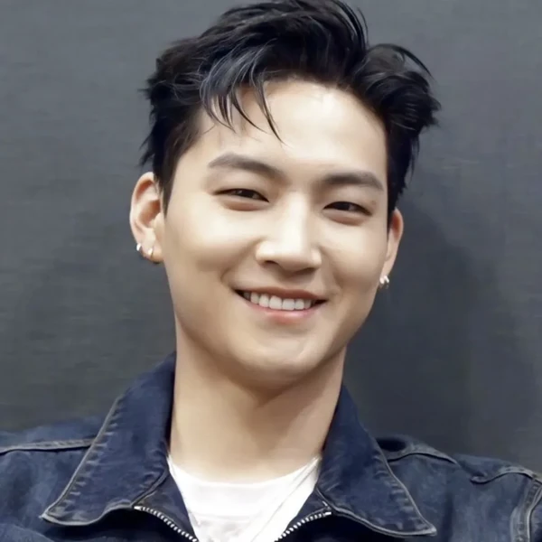 Top Photo Full of JAY B (GOT7) Love