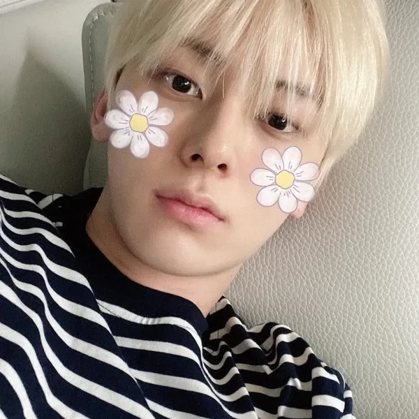 Penampilan Hwang Minhyun yang Paling Dicintai Hari Ini