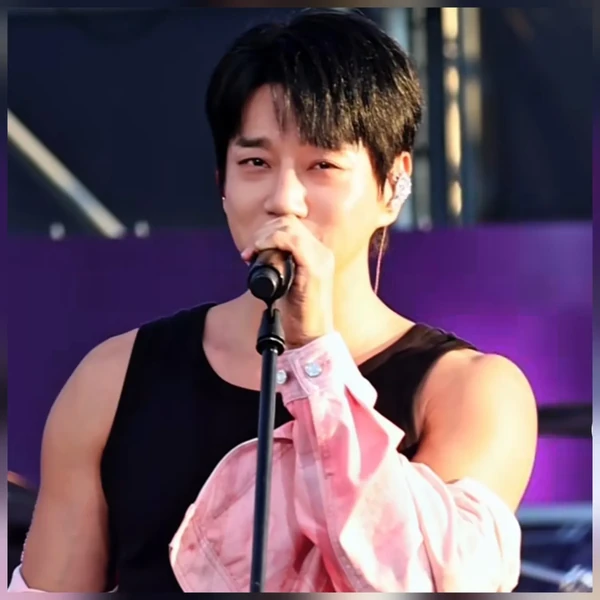 Top Photo Full of Hwang Chiyeol Love