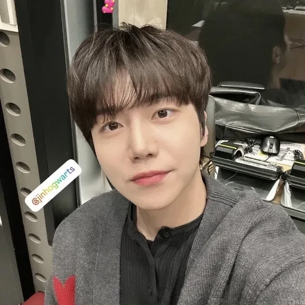 Momen Terbaik Jinho (PENTAGON) Pilihan Penggemar