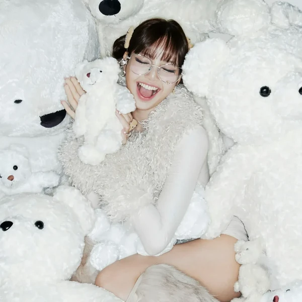 Foto Populer Penuh Cinta untuk Lisa (BLACKPINK)