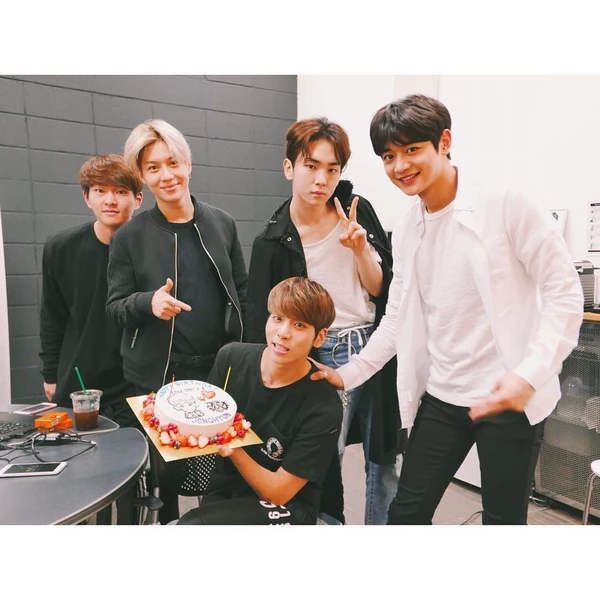 Today's Most Loved Jonghyun (SHINee)