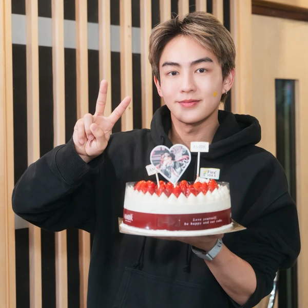 Top Photo Full of Heart (BUS) Love