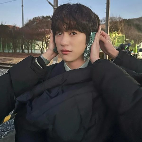 Foto Populer Penuh Cinta untuk Jinyoung (GOT7)