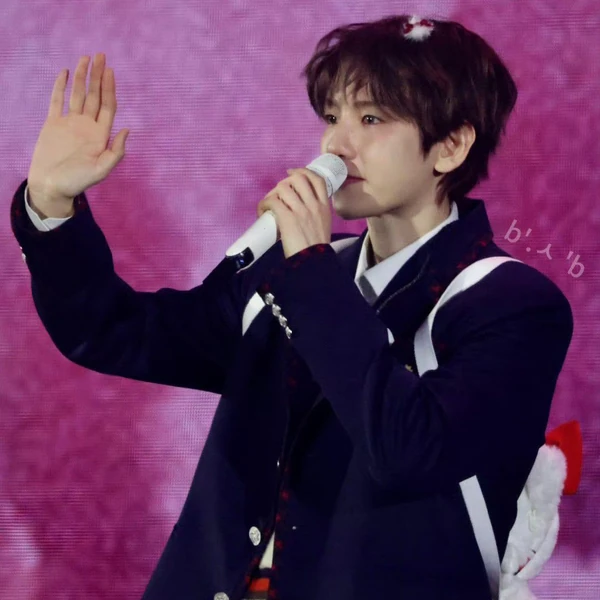 백현 (EXO) 팬심 가득한 인기 사진