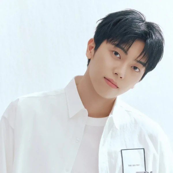 Foto Populer Penuh Cinta untuk Minkyun (ONF)