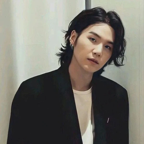 오늘 가장 사랑받은 슈가 (방탄소년단)의 모습