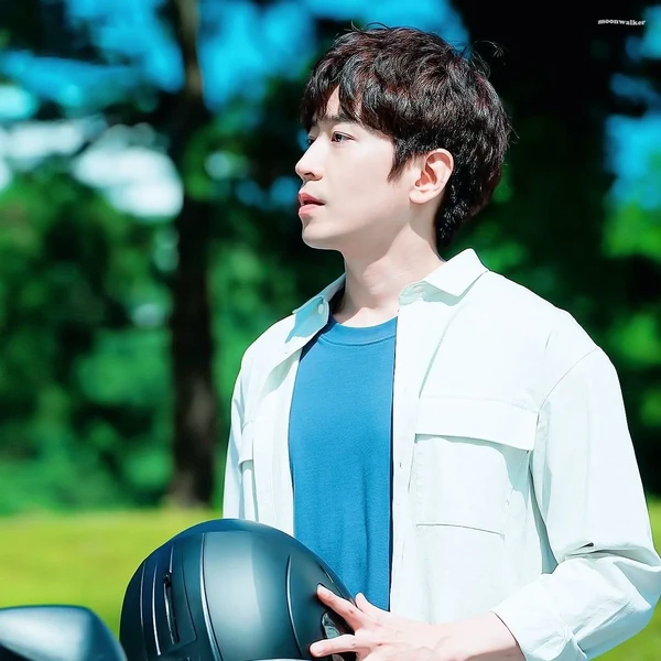 Shining profile picture of 에릭 (신화) on today's Choeaedol