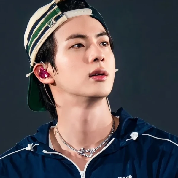 Foto Populer Penuh Cinta untuk Jin (BTS)