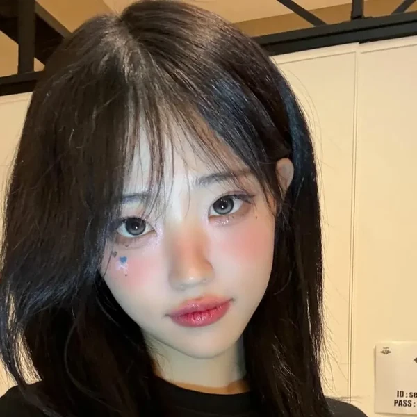 Top Photo Full of Hina (QWER) Love