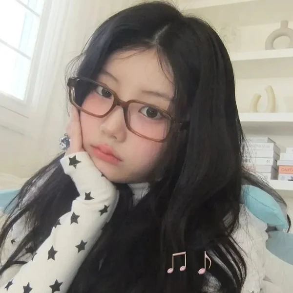 Foto Populer Penuh Cinta untuk Wonhee (ILLIT)