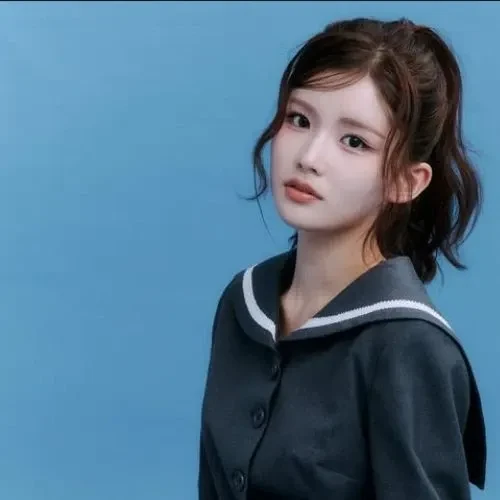 오늘 가장 사랑받은 수아 (첫사랑)의 모습