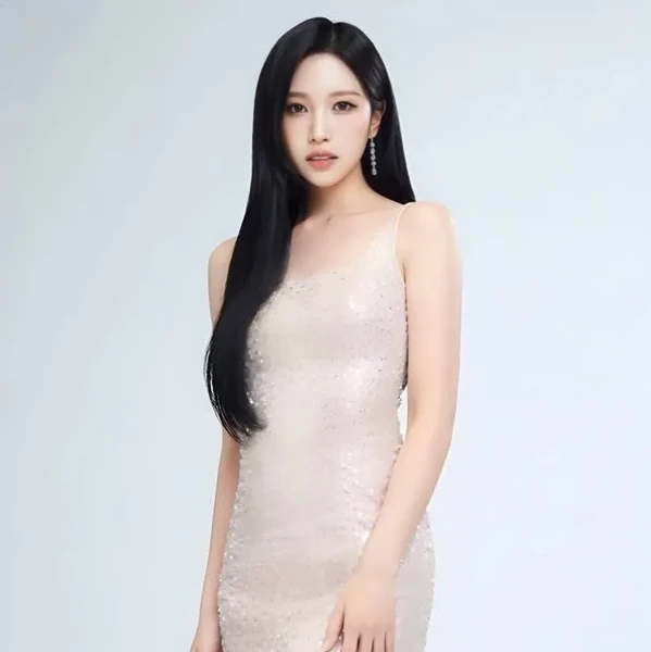 오늘 가장 사랑받은 미나 (TWICE)의 모습