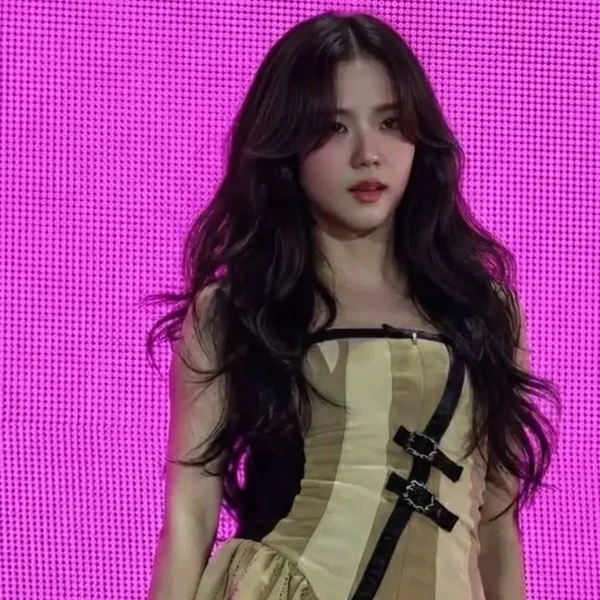 Foto Populer Penuh Cinta untuk Jisoo (BLACKPINK)