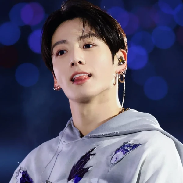 오늘 가장 사랑받은 정국 (방탄소년단)의 모습