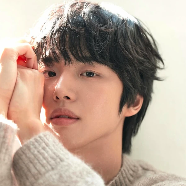 Today's Most Loved Hongseok (PENTAGON)