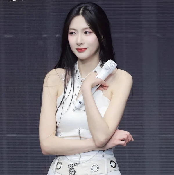 今日最受喜愛的吳夏榮 (Apink)