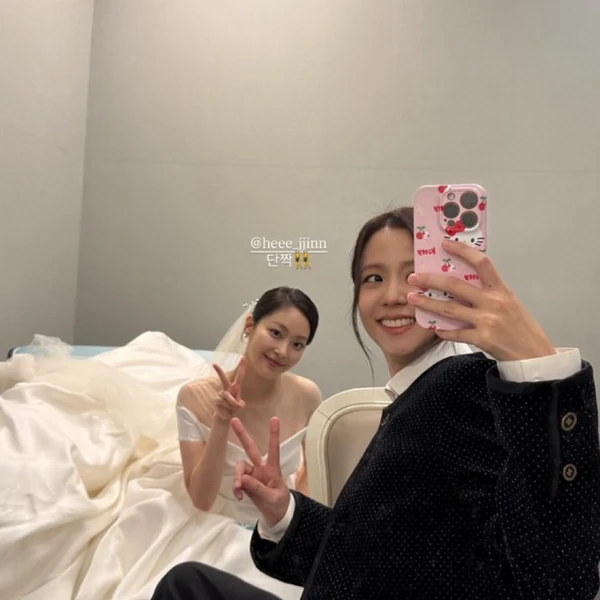 Penampilan Jisoo (BLACKPINK) yang Paling Dicintai Hari Ini