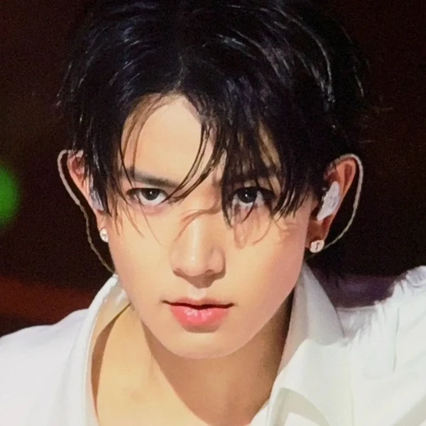 Signature photo of Heeseung capturing their charm