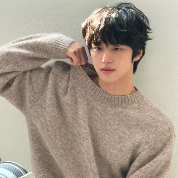 Today's Most Loved Hongseok (PENTAGON)