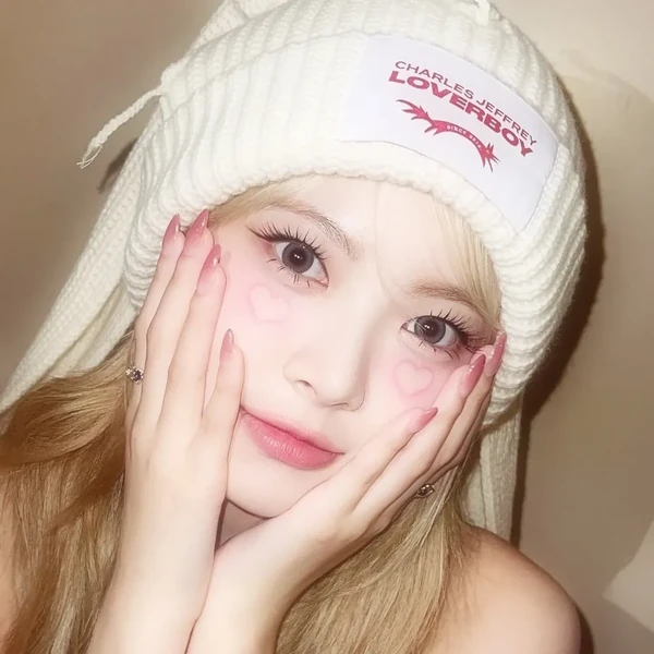 今天最受喜爱的洪恩彩 (LE SSERAFIM)