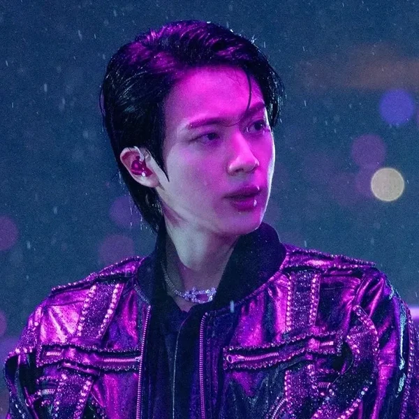 Foto Populer Penuh Cinta untuk Jin (BTS)