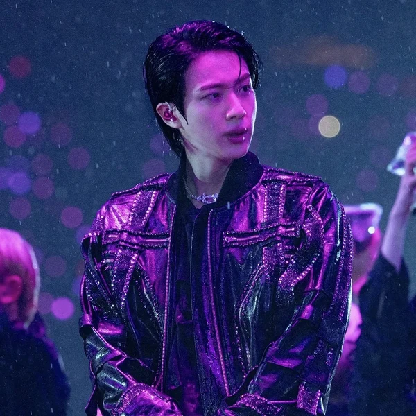 Foto Populer Penuh Cinta untuk Jin (BTS)