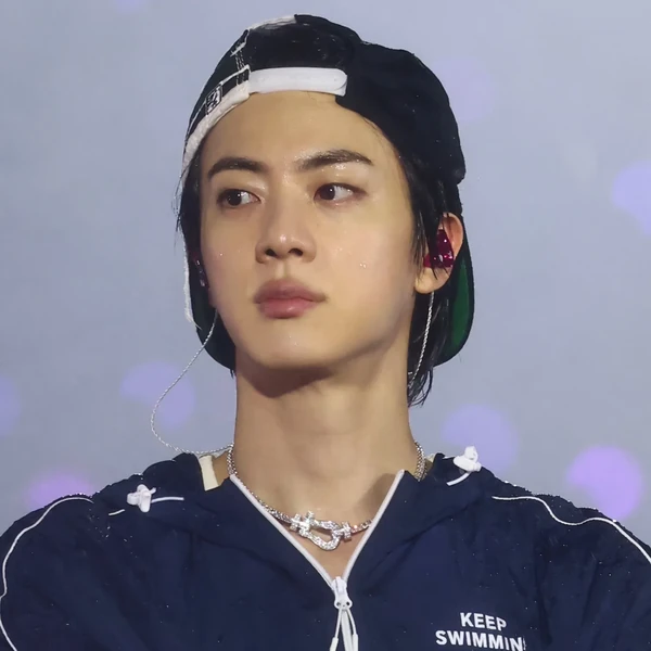 Foto Populer Penuh Cinta untuk Jin (BTS)