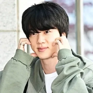 Foto Populer Penuh Cinta untuk Jin (BTS)