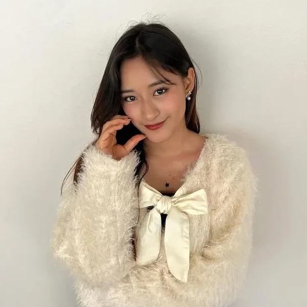 Signature photo of Mia (BLINGONE) capturing their charm