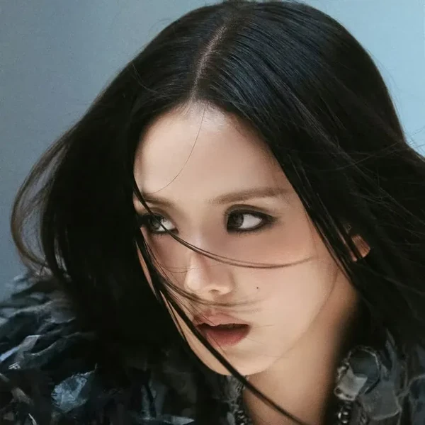 Penampilan Jisoo (BLACKPINK) yang Paling Dicintai Hari Ini