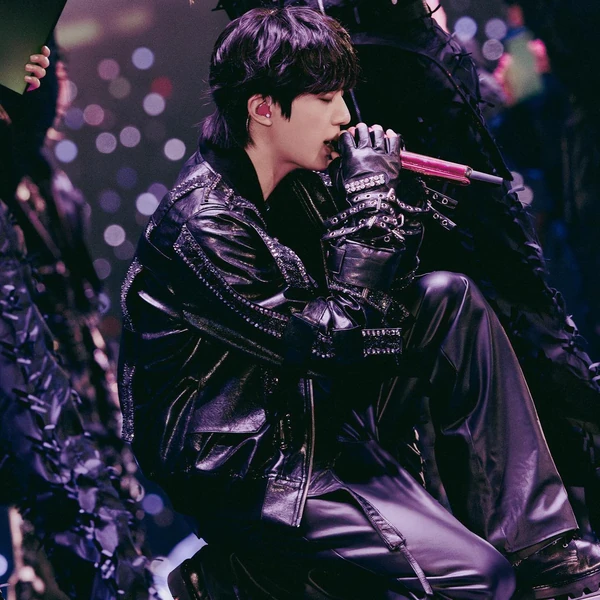 Foto Populer Penuh Cinta untuk Jin (BTS)