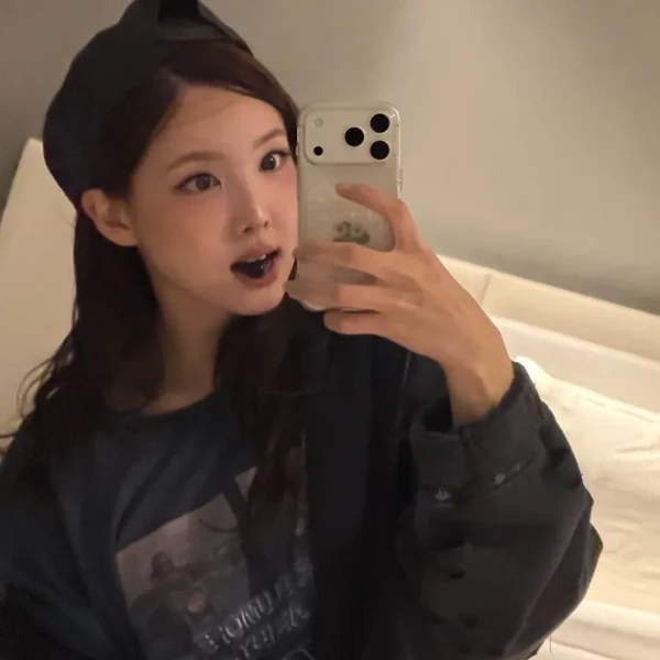 Foto Populer Penuh Cinta untuk Nayeon (TWICE)