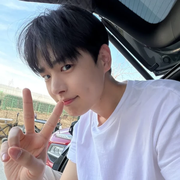 今天最受喜爱的崔秉灿