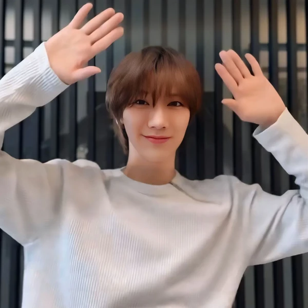 Foto Populer Penuh Cinta untuk TEN (WayV)