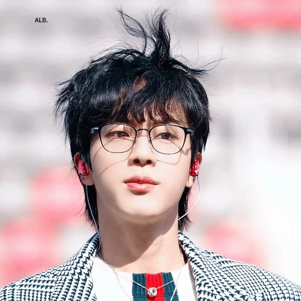 Foto Populer Penuh Cinta untuk Jin (BTS)