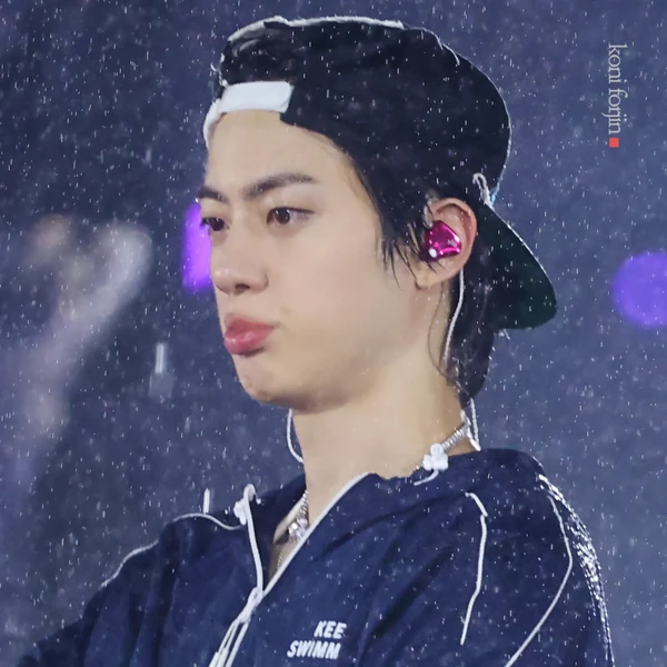 Foto Populer Penuh Cinta untuk Jin (BTS)