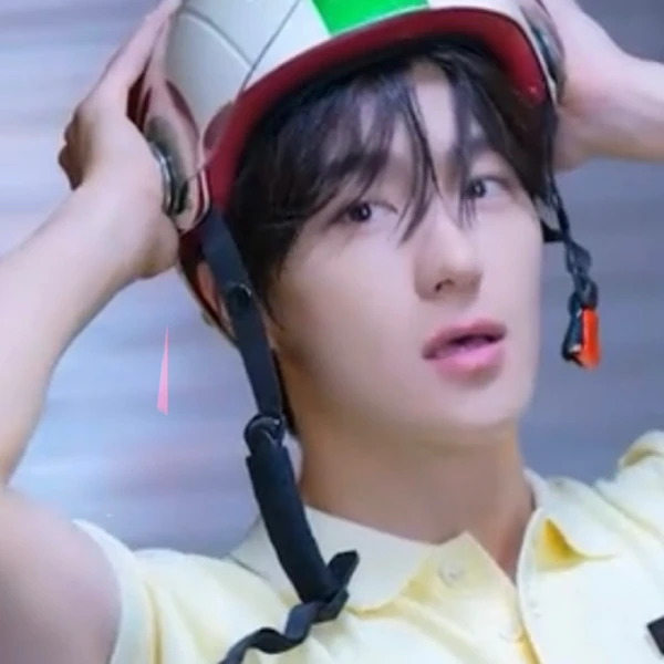 오늘 가장 사랑받은 현재 (더보이즈)의 모습