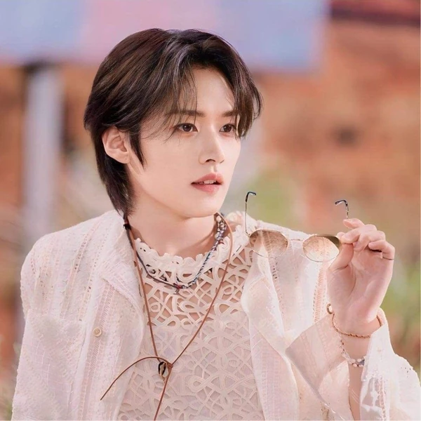 Today's Most Loved Lee Know (Stray Kids)
