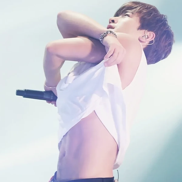 Foto Populer Penuh Cinta untuk Lee Minwoo (SHINHWA)