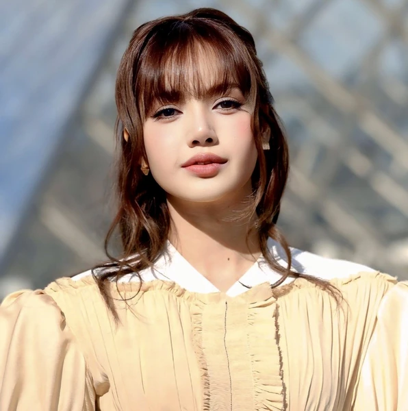 Momen Terbaik Lisa (BLACKPINK) Pilihan Penggemar