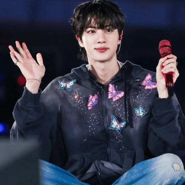 Foto Populer Penuh Cinta untuk Jin (BTS)
