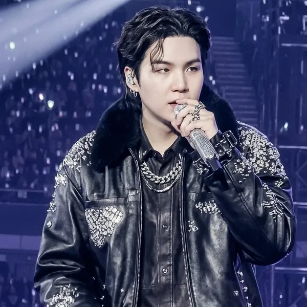 Foto Populer Penuh Cinta untuk SUGA (BTS)