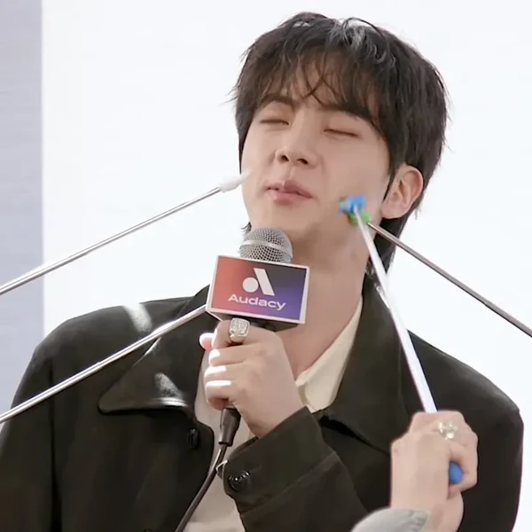 진 (방탄소년단) 팬심 가득한 인기 사진