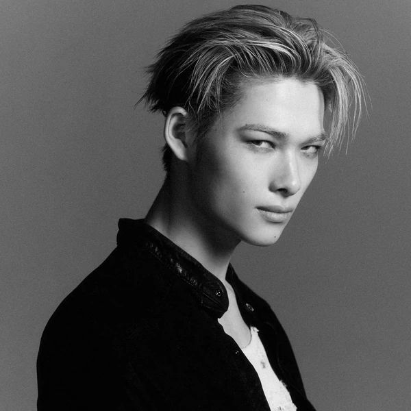 社区中最受欢迎的NI-KI (ENHYPEN)横幅帖子