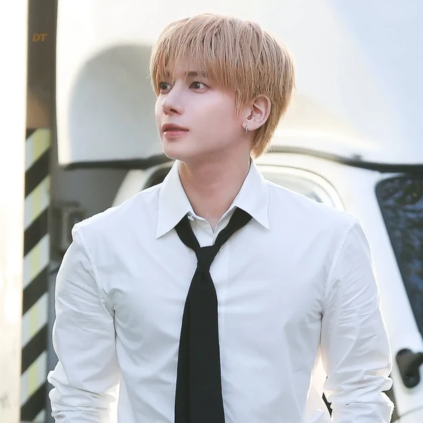 오늘 가장 사랑받은 투모로우바이투게더의 모습