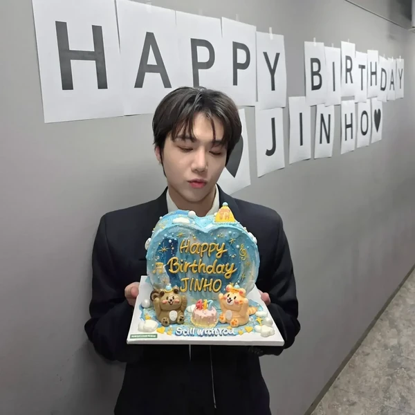 Foto Populer Penuh Cinta untuk Jinho (PENTAGON)