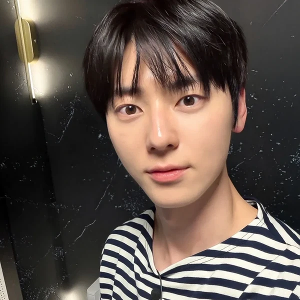 Today's Most Loved Hwang Minhyun