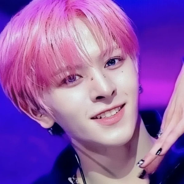 Top Photo Full of Laurence (n.SSign) Love