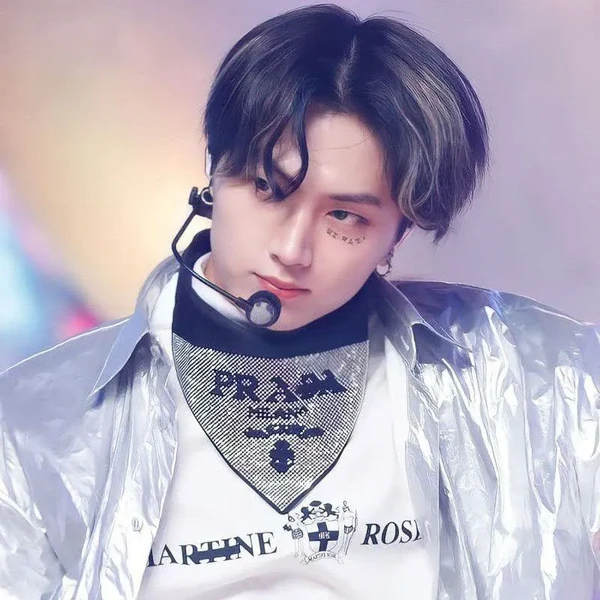 社群中最受歡迎的Jay (ENHYPEN)橫幅貼文